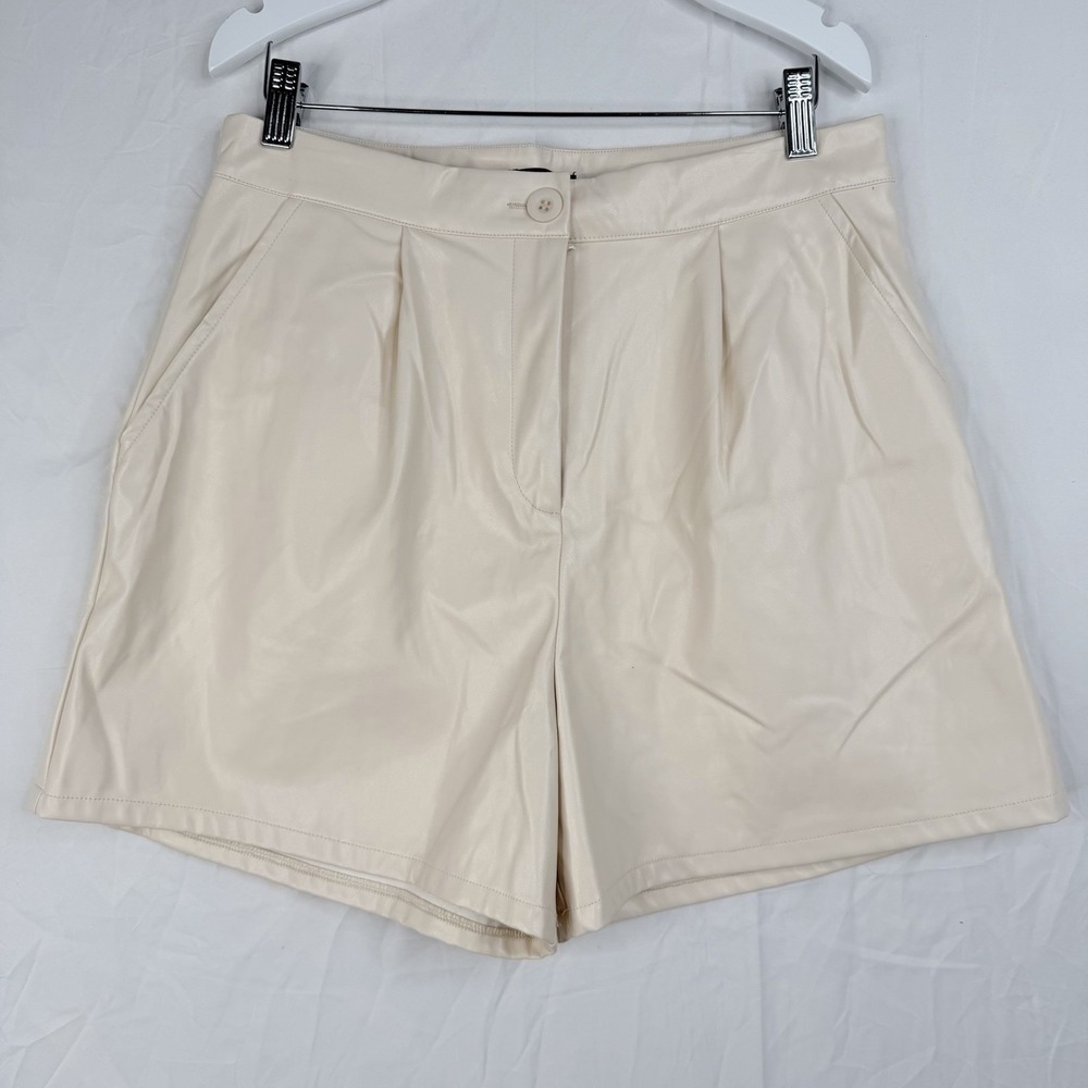 PrettyLittleThing Women's Shorts SZ-8 Faux Leather High Rise (Cream) 30x4